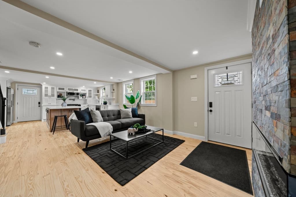 162 High St # B, Danvers MA 01923 photo 4