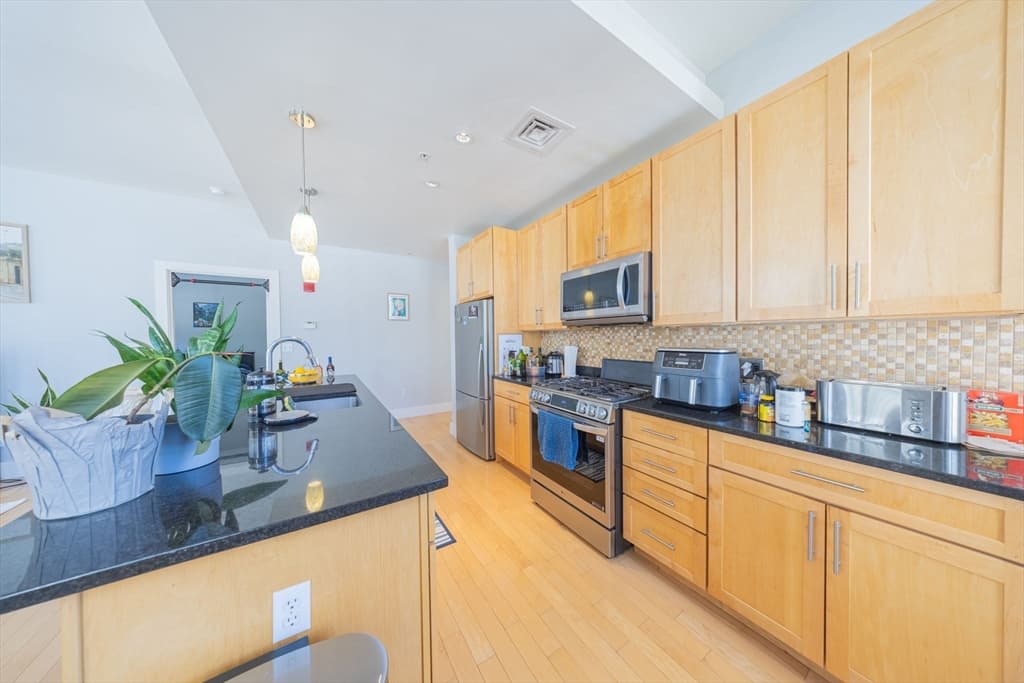 Condominium at 70 Lincoln St. # L212, Boston MA 02111, Boston, photo 5 of 28