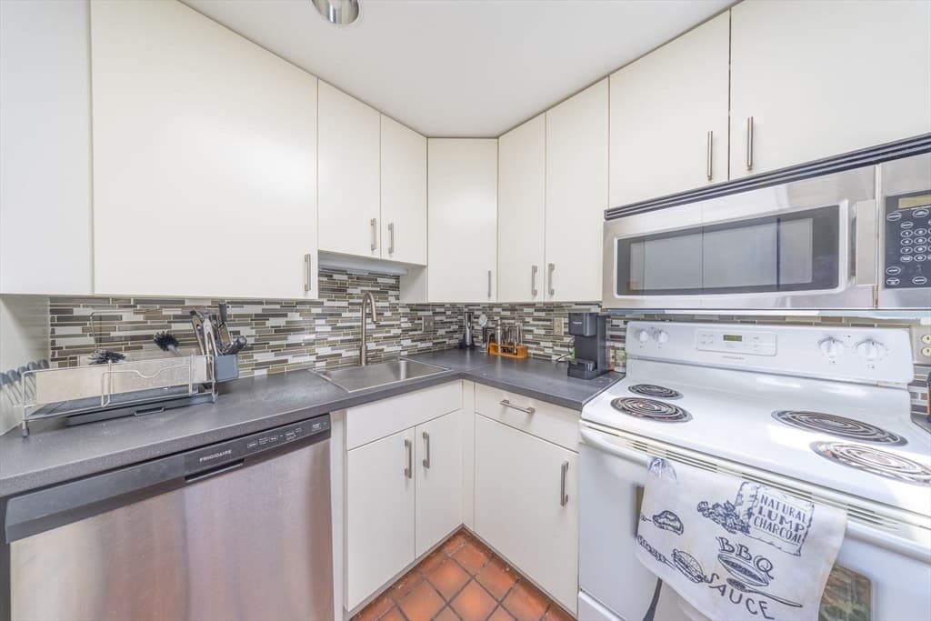 Condominium at 102 Gainsborough St # 402E, Boston MA 02115, Boston, photo 6 of 18