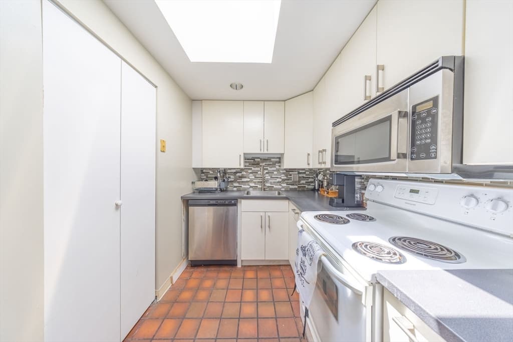 Condominium at 102 Gainsborough St # 402E, Boston MA 02115, Boston, photo 5 of 18