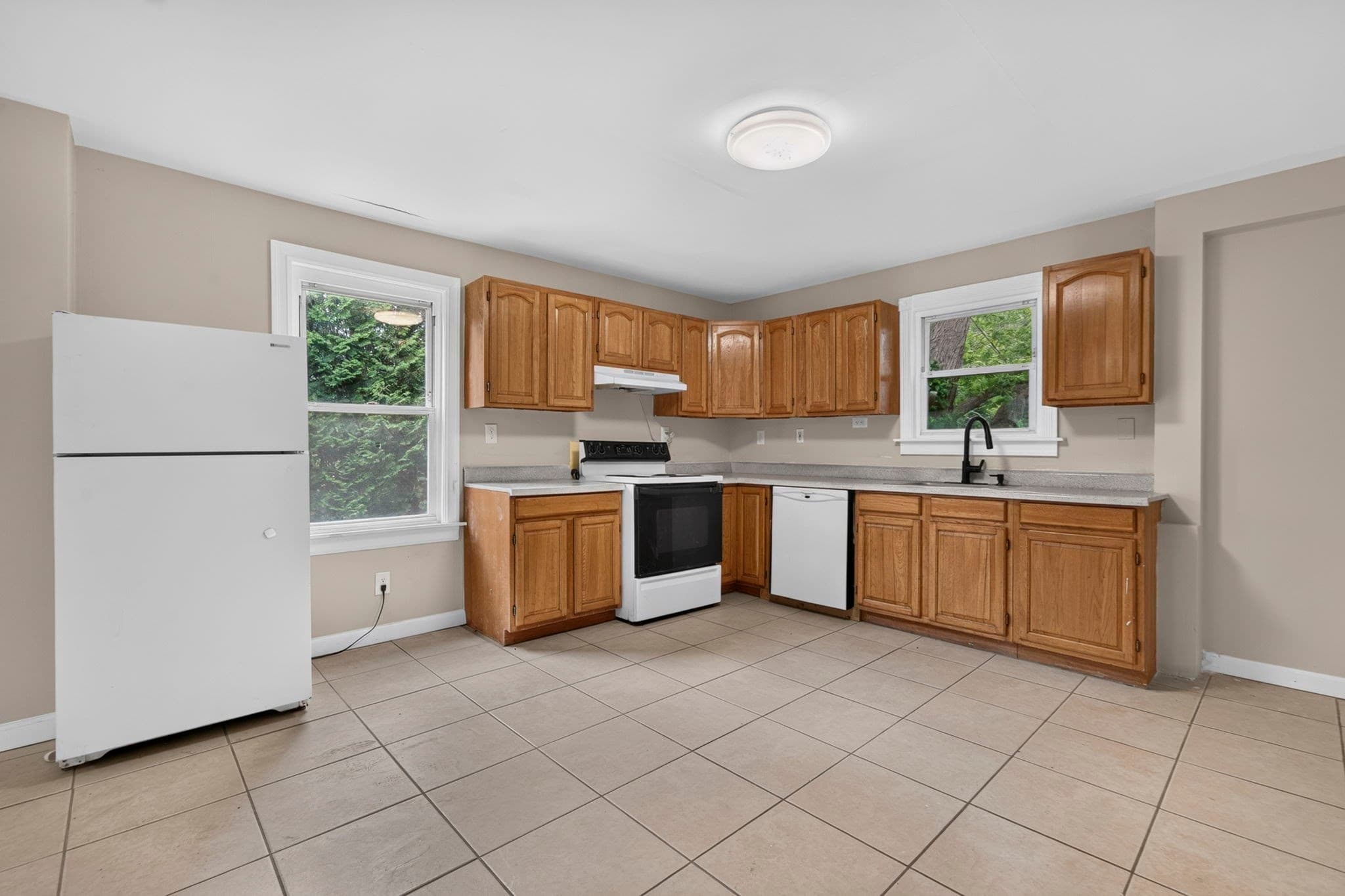 3 Family at 303 West Main Street, Millbury MA 01527, Millbury, photo 32 of 41