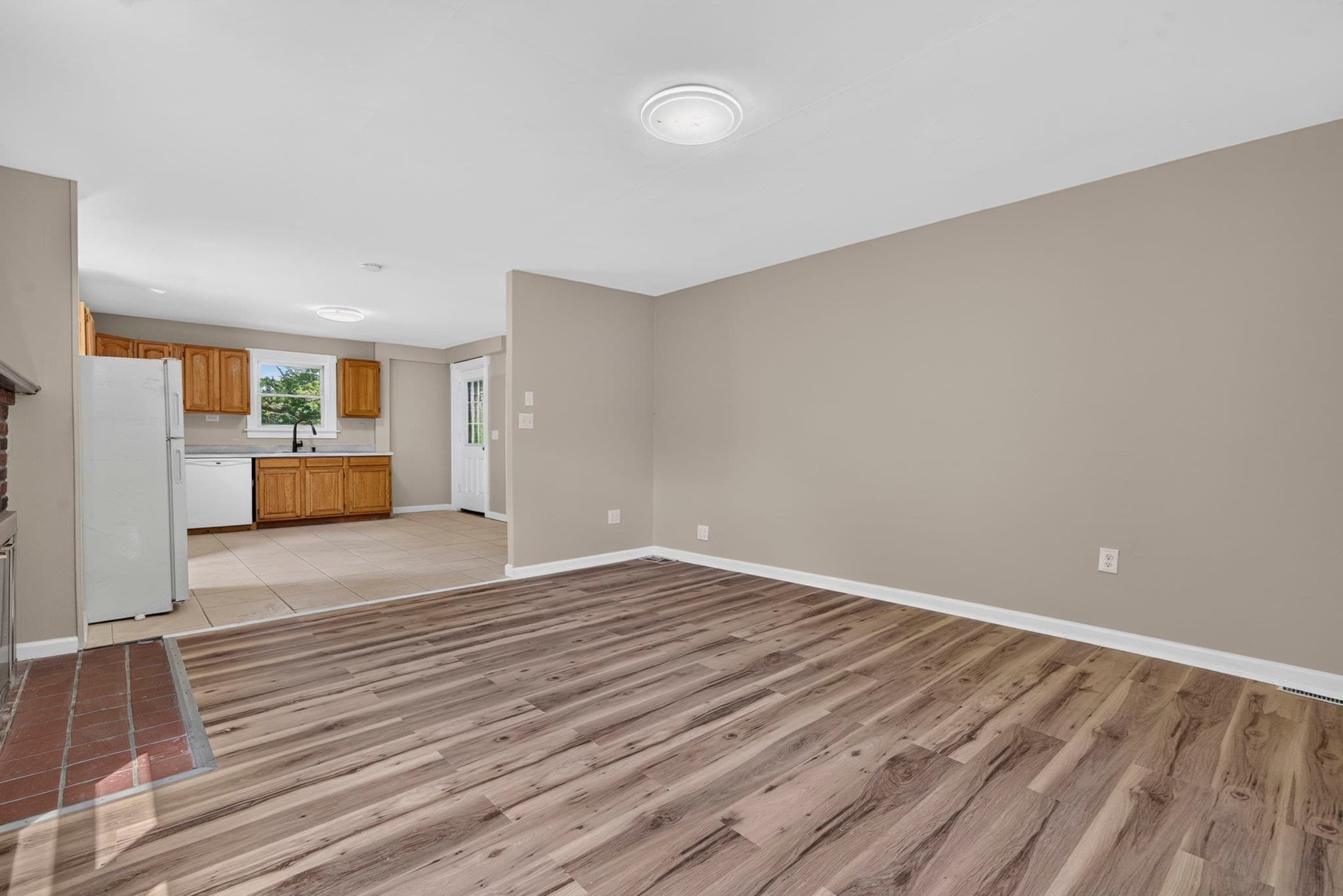 3 Family at 303 West Main Street, Millbury MA 01527, Millbury, photo 31 of 41
