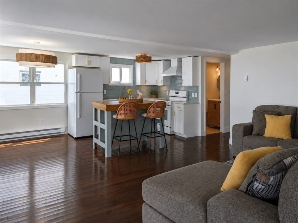 4 Family at 498-500 N End Blvd, Salisbury MA 01952, Salisbury, photo 19 of 42