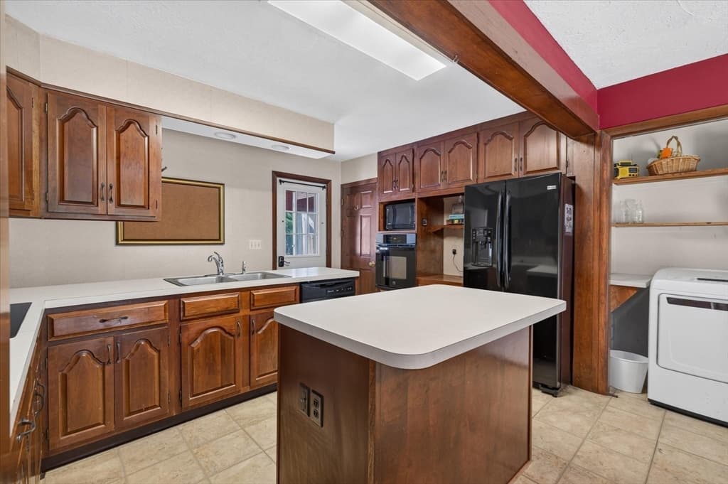 11 Foster St, Oxford MA 01540 photo 6