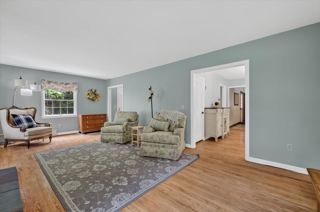 11 Foster St, Oxford MA 01540 photo 3