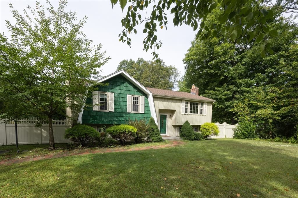 23 Lexington Ln, Millis MA 02054 photo 4