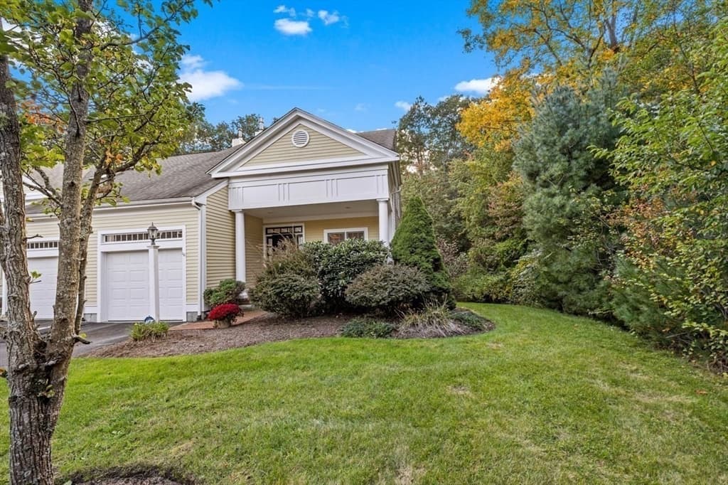 25 Whiting Ln # 25, Hingham MA 02043