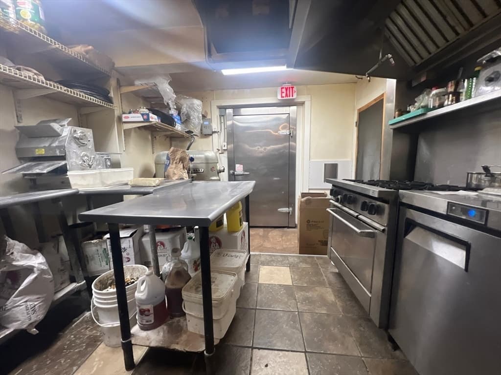 381 Sconticut Neck Rd, Fairhaven MA 02719 photo 8