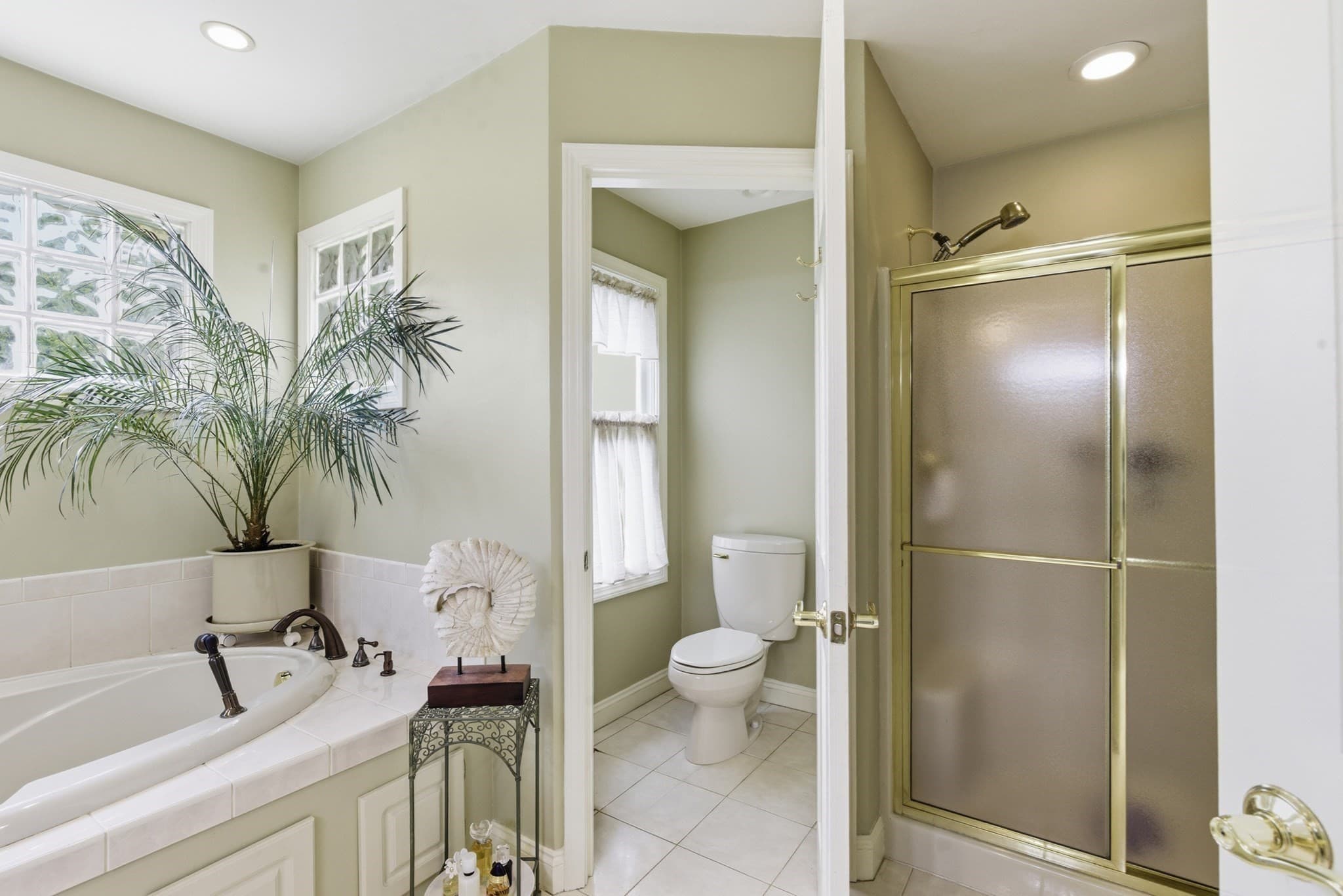 Single Family Residence at 3 Sandpiper Dr, Westport MA 02790, photo 27 of 41