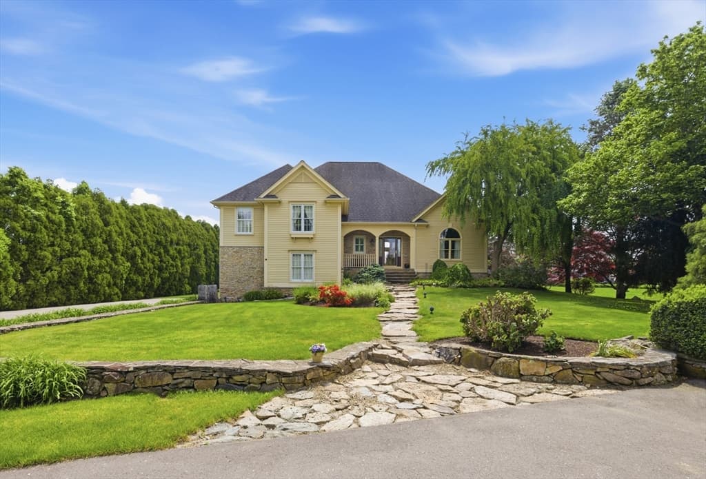 3 Sandpiper Dr, Westport MA 02790