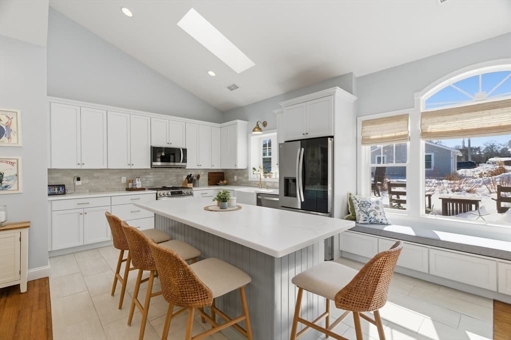 73 Congdon St, Narragansett RI 02882