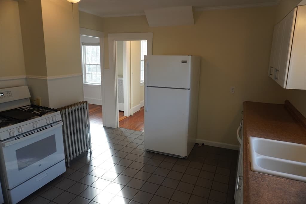 3 Family at 28 Court Street, Mansfield MA 02048, Mansfield, photo 2 of 39