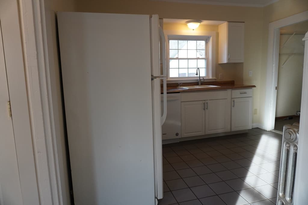 3 Family at 28 Court Street, Mansfield MA 02048, Mansfield, photo 3 of 39
