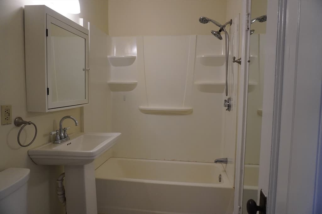 3 Family at 28 Court Street, Mansfield MA 02048, Mansfield, photo 5 of 39