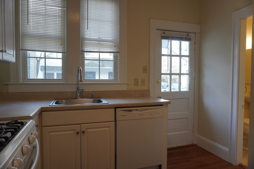 3 Family at 28 Court Street, Mansfield MA 02048, Mansfield, photo 24 of 39