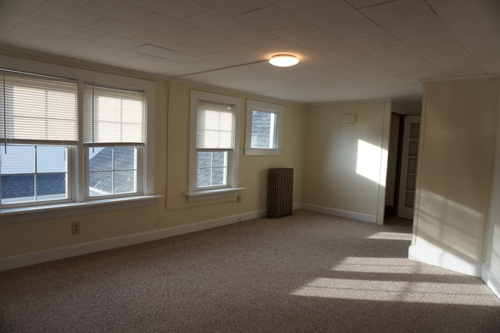 3 Family at 28 Court Street, Mansfield MA 02048, Mansfield, photo 4 of 39