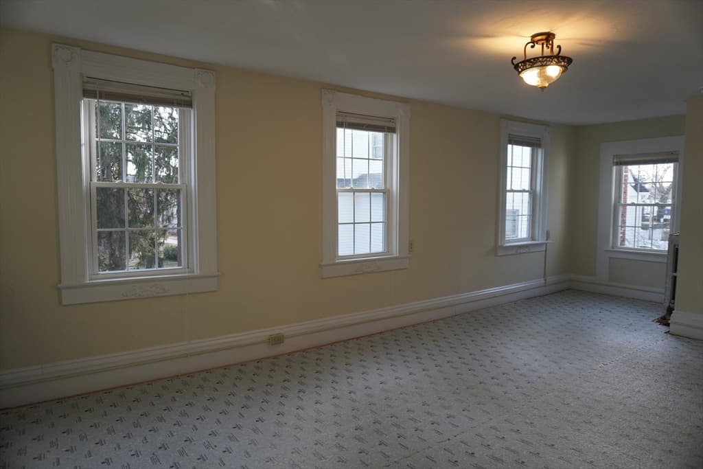 3 Family at 28 Court Street, Mansfield MA 02048, Mansfield, photo 8 of 39