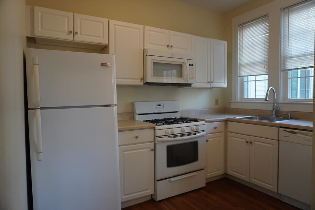 3 Family at 28 Court Street, Mansfield MA 02048, Mansfield, photo 25 of 39