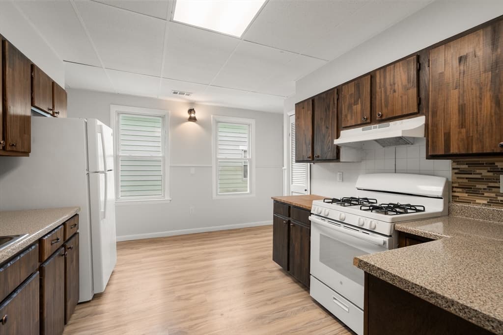 3 Family at 10 Riverview Ter, Chicopee MA 01013, photo 16 of 42