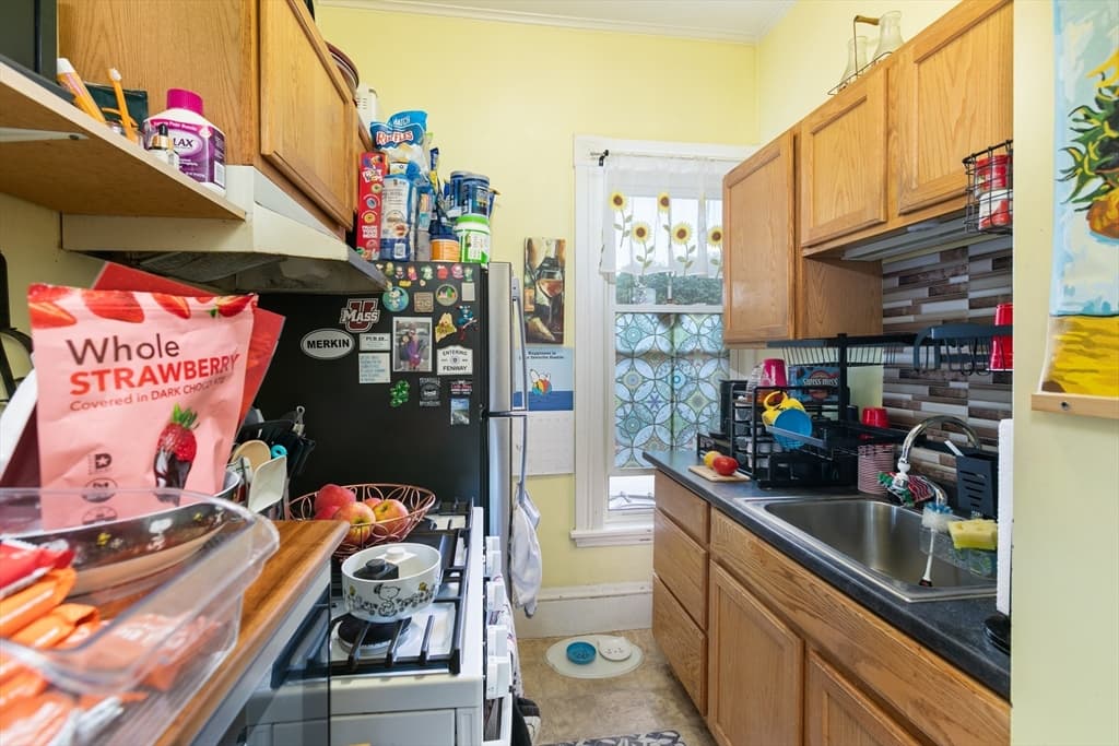 5+ Family - 5+ Units Up/Down at 23 Poplar St, Danvers MA 01923, Danvers, photo 17 of 41