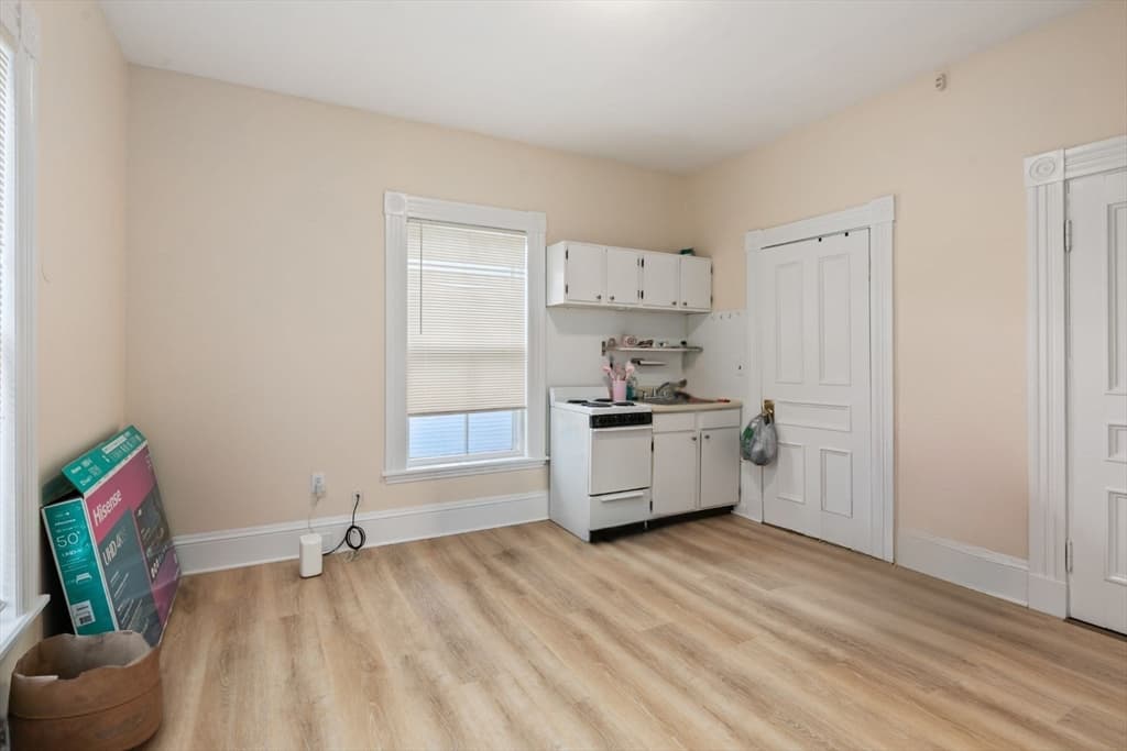 5+ Family - 5+ Units Up/Down at 23 Poplar St, Danvers MA 01923, Danvers, photo 12 of 41