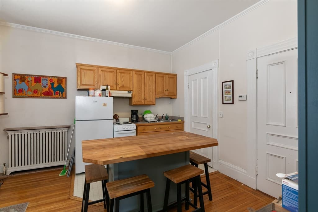 5+ Family - 5+ Units Up/Down at 23 Poplar St, Danvers MA 01923, Danvers, photo 5 of 41