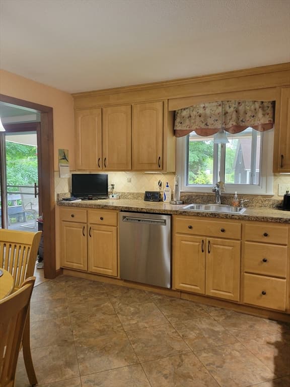Single Family Residence at 401 Cross St, Boylston MA 01505, Boylston, photo 17 of 37