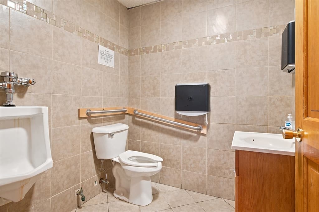 775 Quaker Highway, Uxbridge MA 01569 photo 27