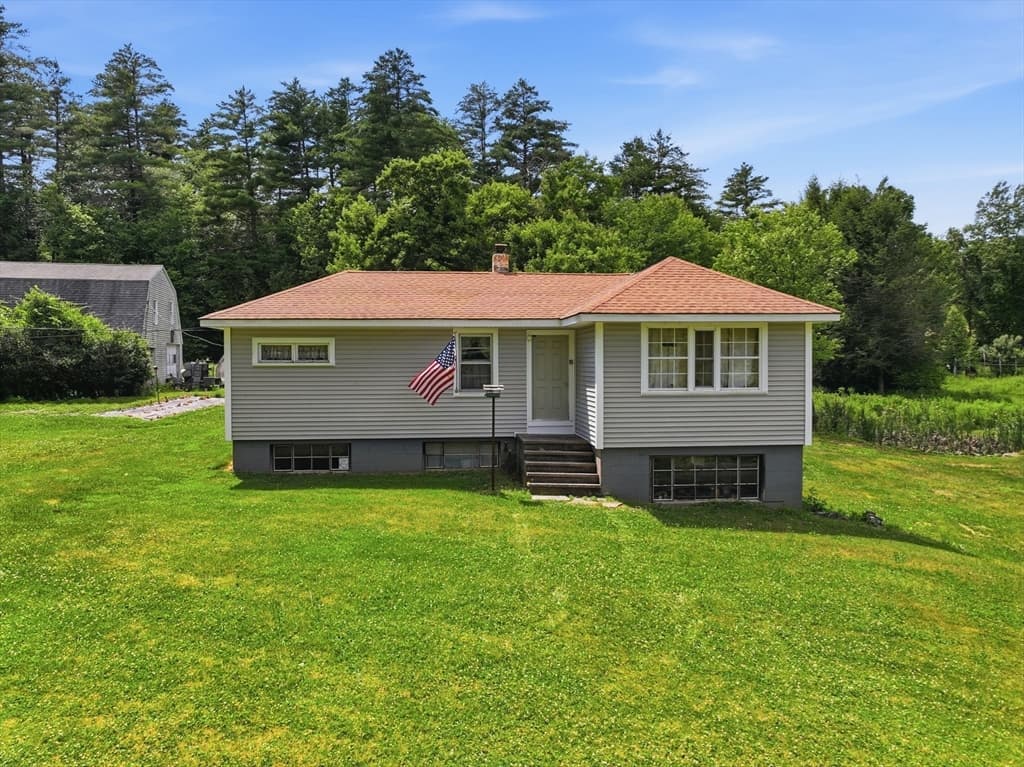 78 Blackmer Rd, Southbridge MA 01550