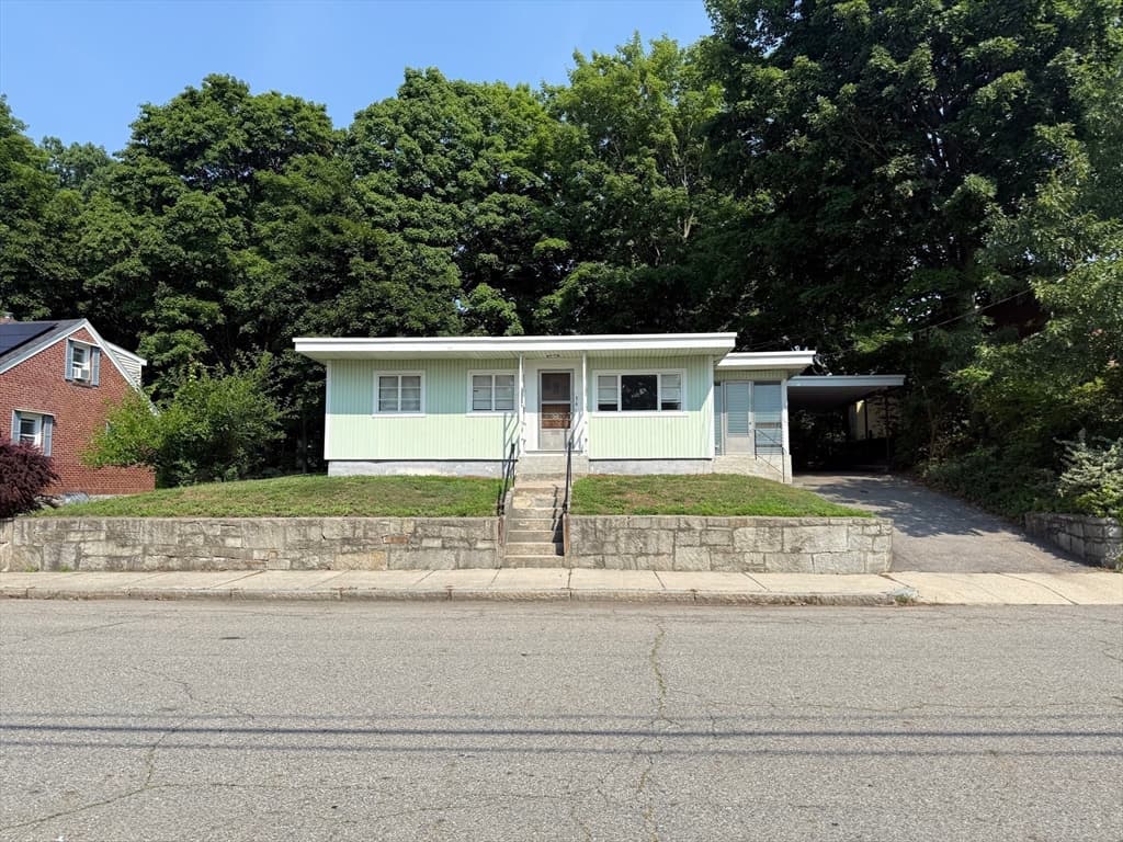 36 Fifth Avenue, Lowell MA 01854 photo 2