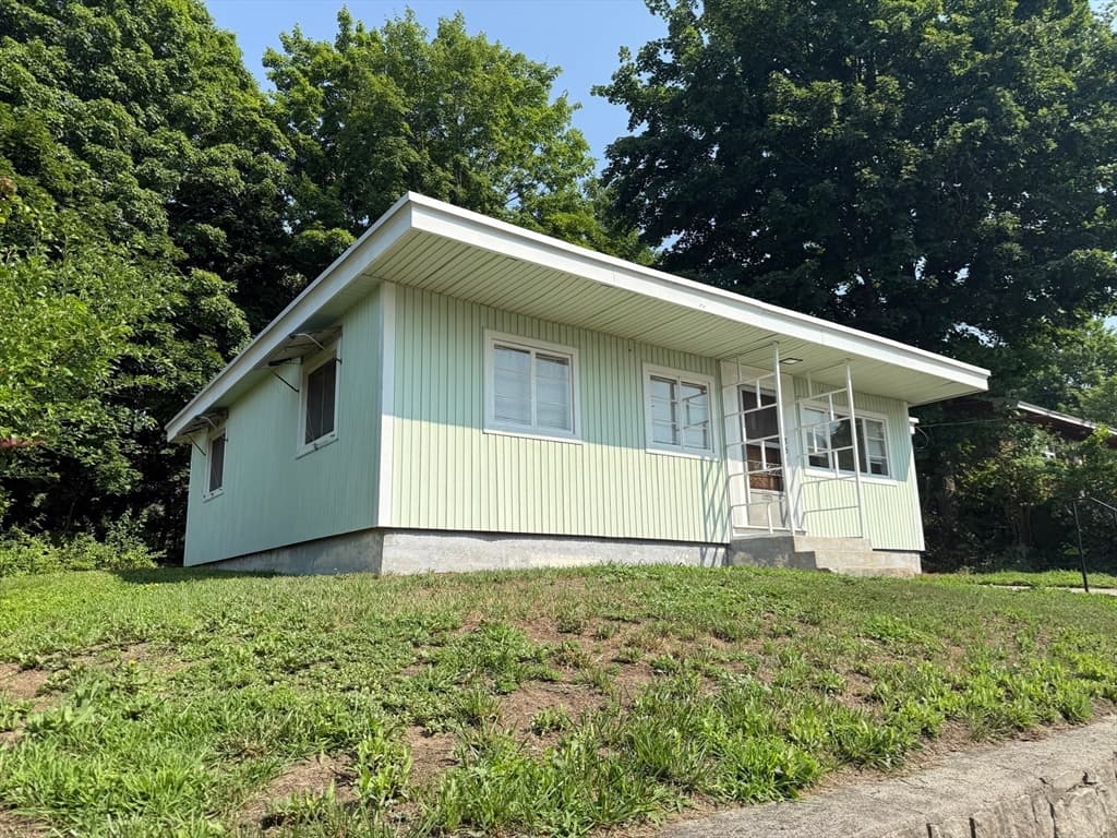 36 Fifth Avenue, Lowell MA 01854 photo 3