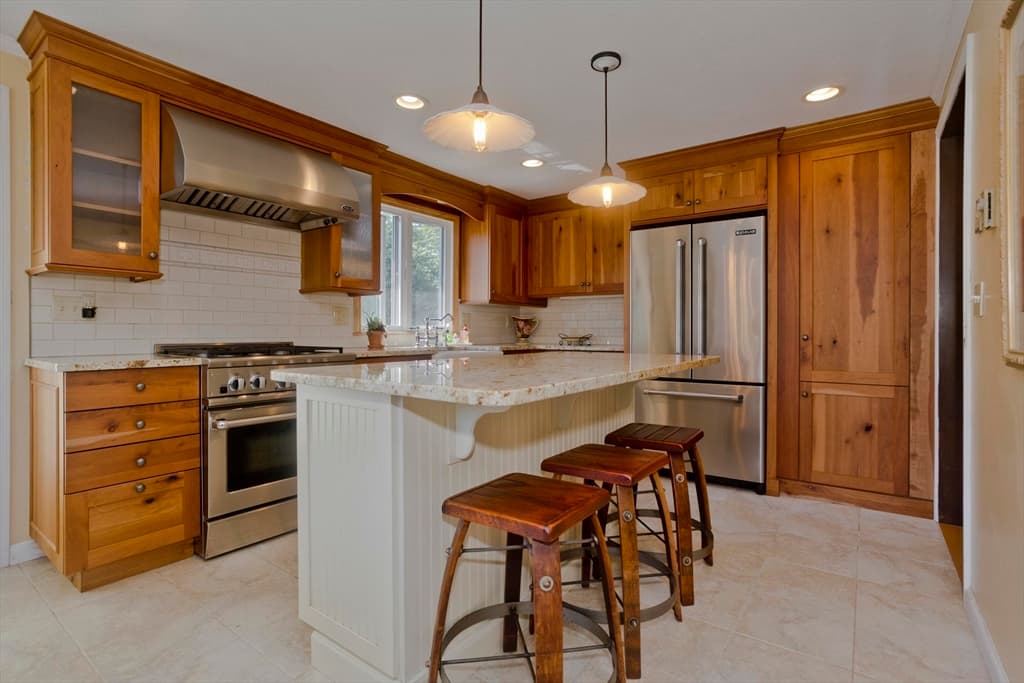 Single Family Residence at 9 Dowds Ln, Chicopee MA 01020, Chicopee, photo 7 of 32