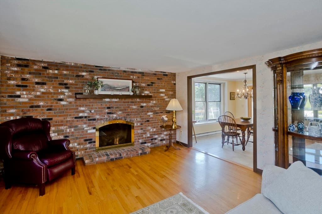 Single Family Residence at 9 Dowds Ln, Chicopee MA 01020, Chicopee, photo 5 of 32