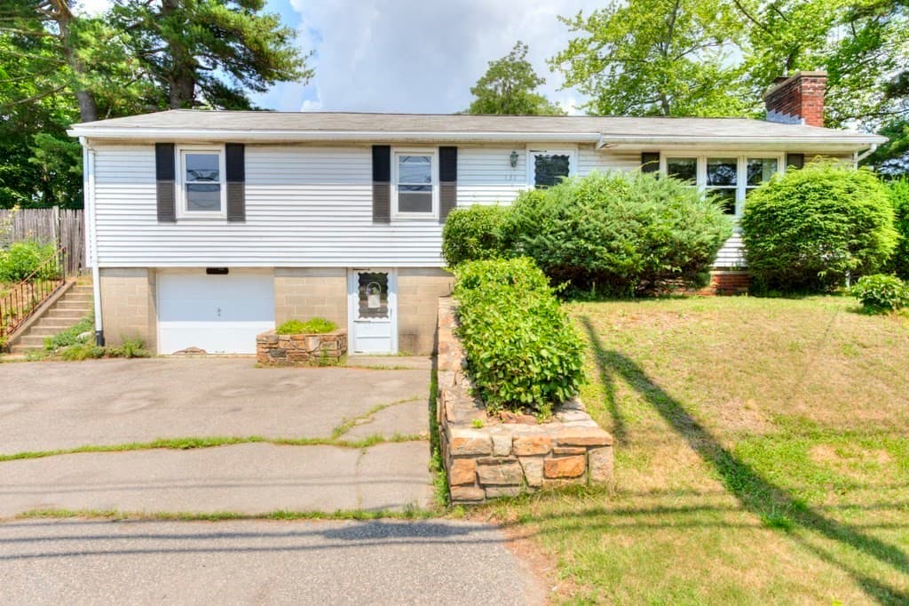 131 Hartford Tpke, Shrewsbury MA 01545 photo 2