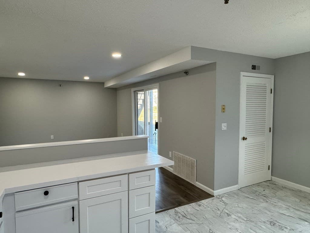 74 Tennis Plaza Rd # 31, Dracut MA 01826 photo 5