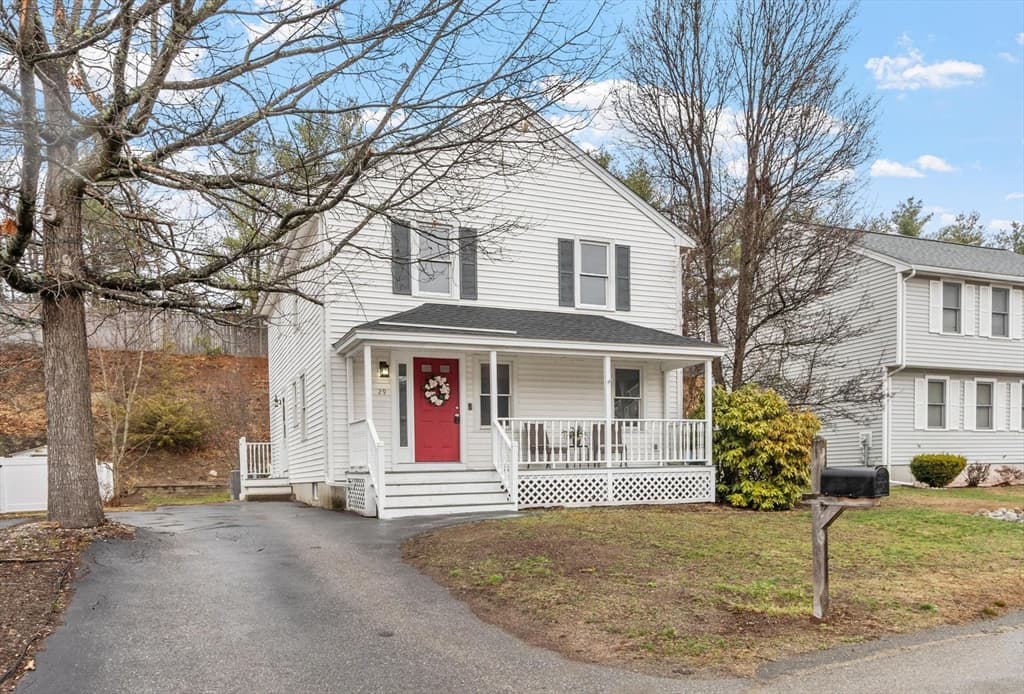 29 Lamplighter Ln, Chelmsford MA 01863