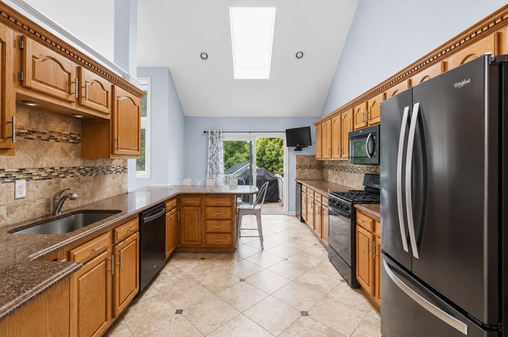 Single Family Residence at 19 Forestview Dr, Fairhaven MA 02719, Fairhaven, photo 10 of 29