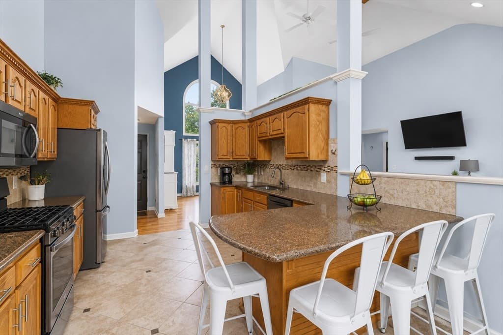Single Family Residence at 19 Forestview Dr, Fairhaven MA 02719, Fairhaven, photo 11 of 29
