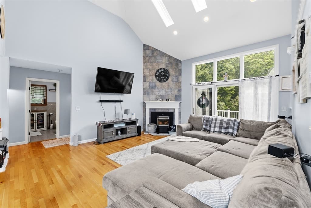 Single Family Residence at 19 Forestview Dr, Fairhaven MA 02719, Fairhaven, photo 8 of 29