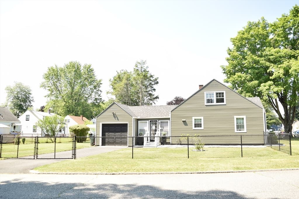 43 Barton St, Springfield MA 01104 photo 2