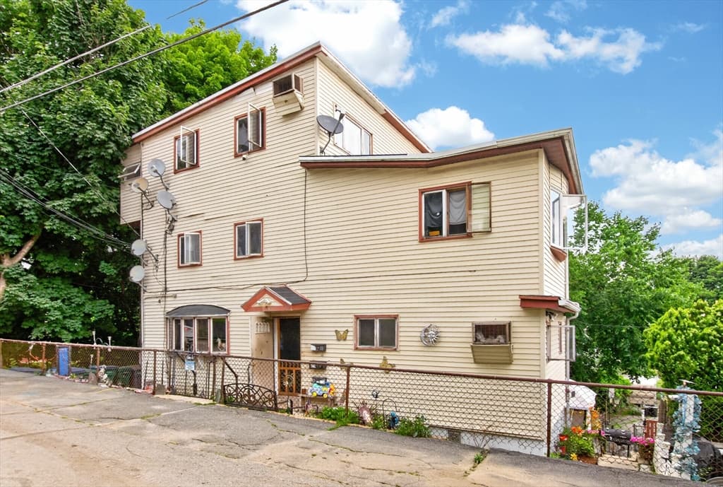 55 Canton St, Fitchburg MA 01420 photo 2