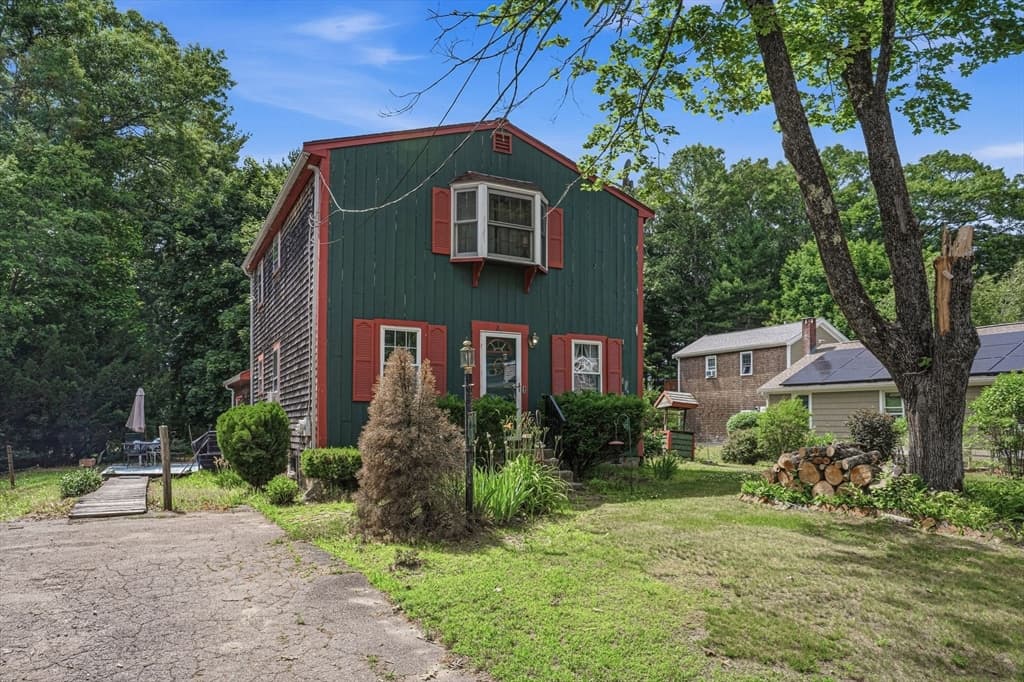 20 Baker St, Hanson MA 02341