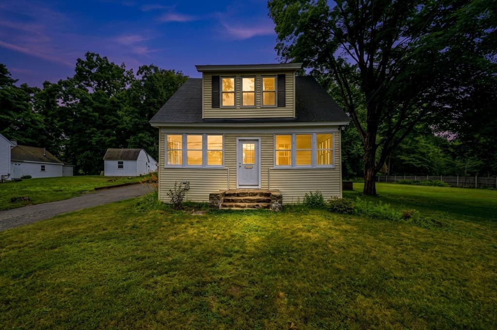 26 Hough Rd, Sutton MA 01590
