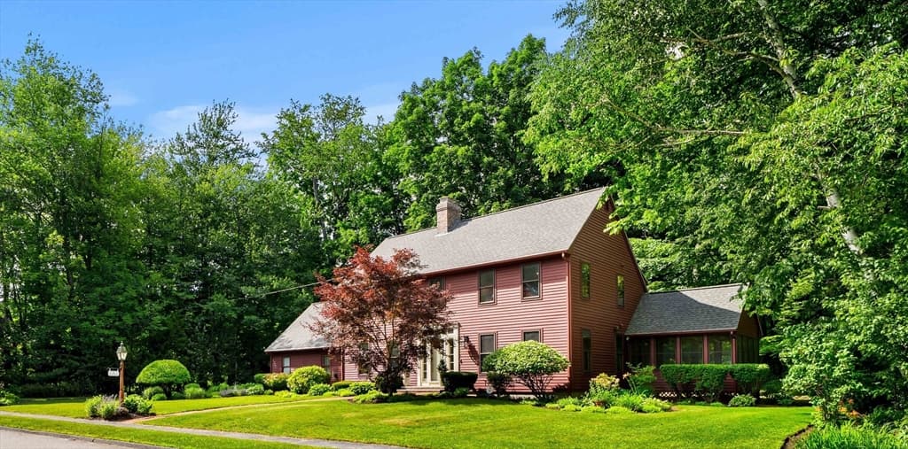 6 Lexington Cir, Holden MA 01520