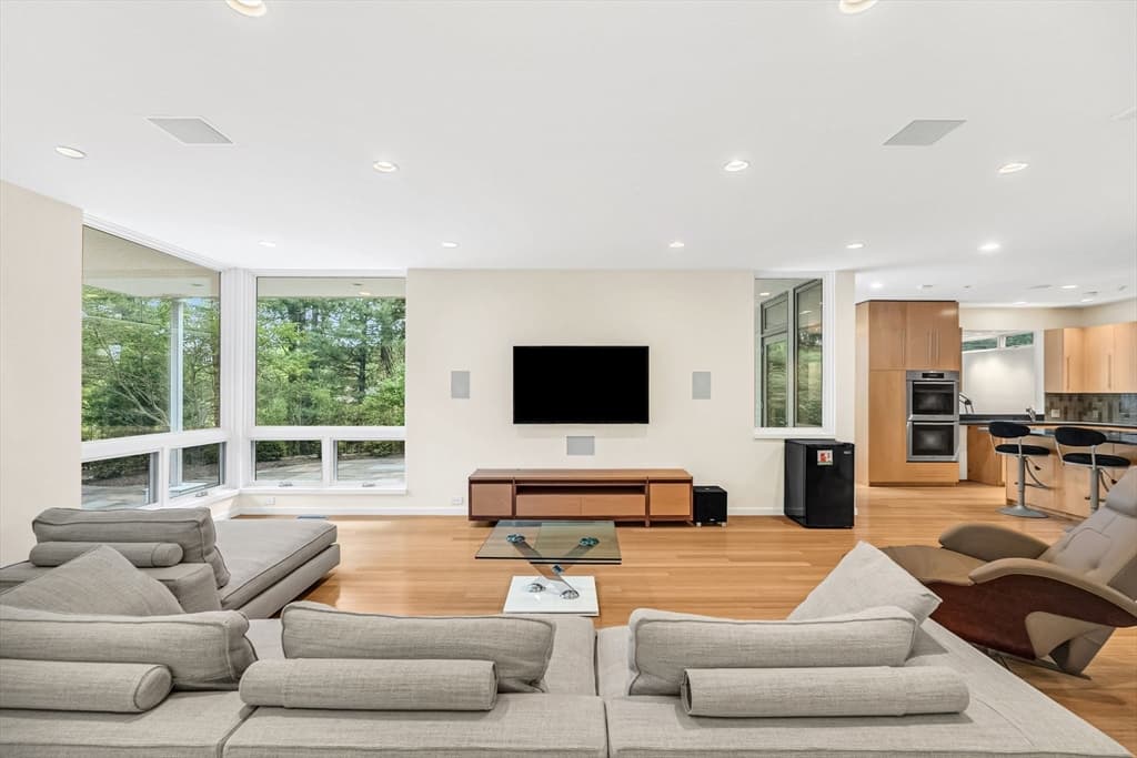28 Kesseler Way, Newton MA 02467 photo 4