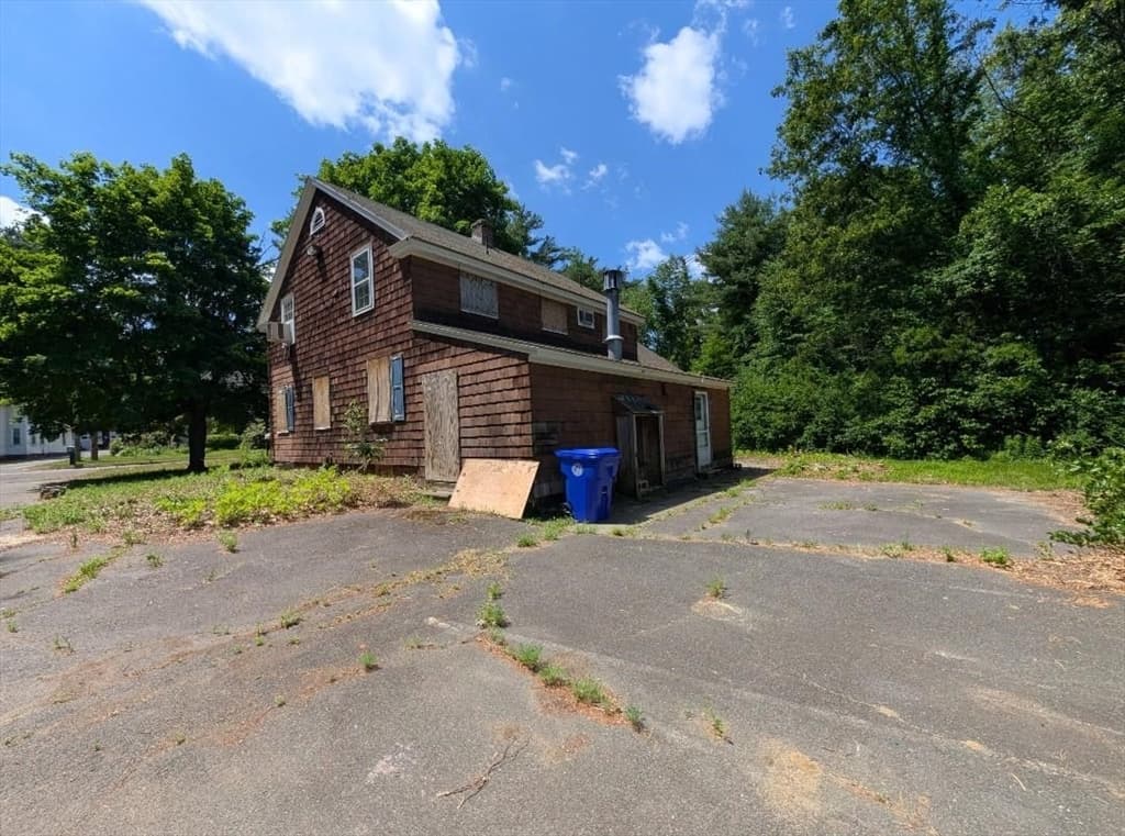 Single Family Residence at 46 Turners Falls Road, Greenfield MA 01301, Greenfield, photo 4 of 5