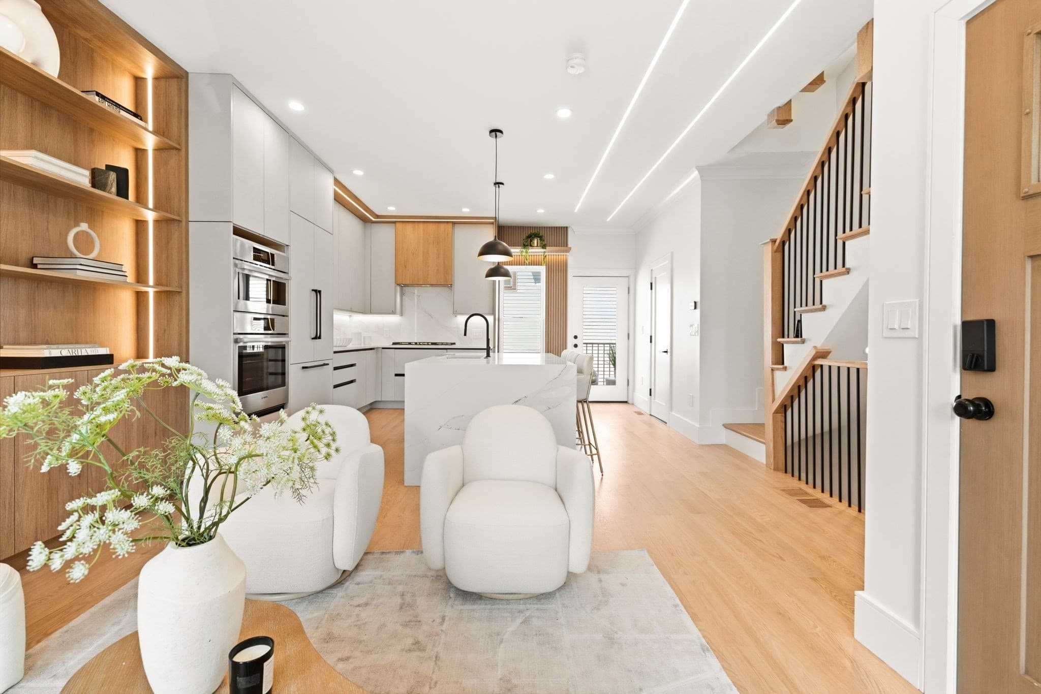 Single Family Residence at 39 G St, Boston MA 02127, Boston, photo 2 of 39