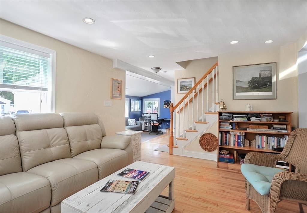 9 G St, Hull MA 02045 photo 10