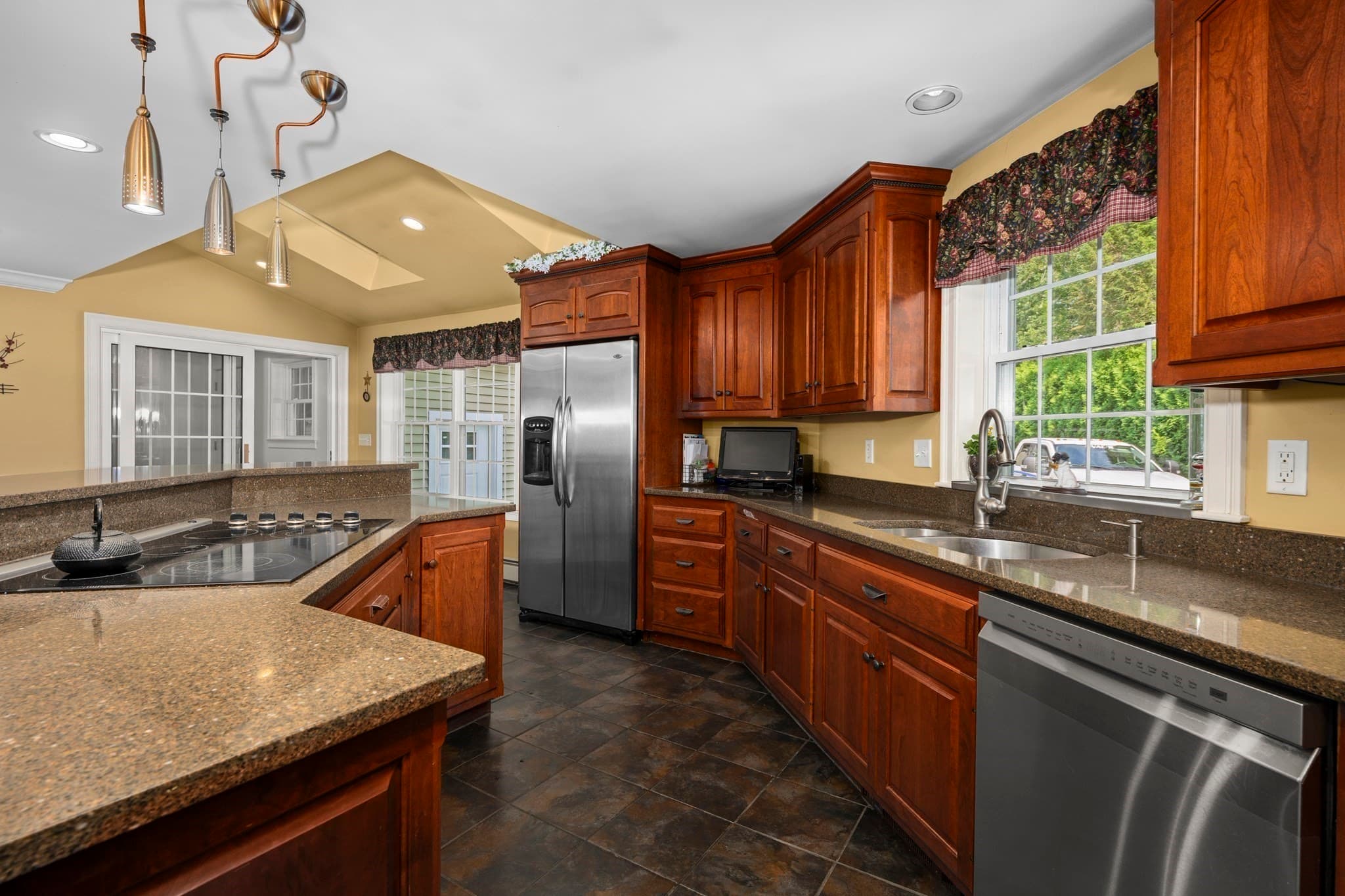 Single Family Residence at 70 Ellis Road, Southbridge MA 01550, Southbridge, photo 6 of 42