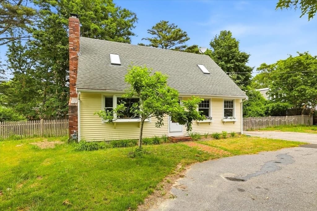Single Family Residence at 70 Quinaquisset Ave, Mashpee MA 02649, photo 3 of 42
